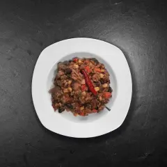 Un plat de chili con carne épicé, avec une bouteille de Châteauneuf du Pape et un Malbec. Quel vin avec chili con carne ?