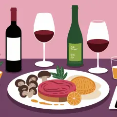 Un dîner élégant avec vin et pintade, accompagné de champignons, d'une tranche d'orange et d'une pâtisserie.