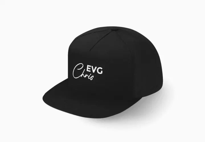 Casquette noire avec inscription "Chris EVG" en blanc. Parfait pour la fausse liste valise EVG !