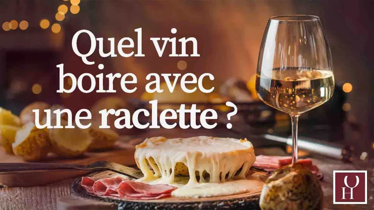 Un verre de vin blanc à côté d'une raclette fondue. Quel vin choisir pour un accord parfait avec votre raclette ?
