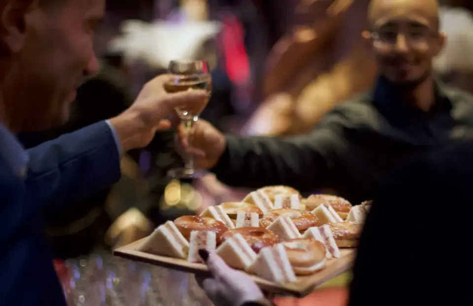 Quelles boissons servir pour un buffet de soirée réussi ?